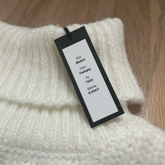 NWT Gray & White Chunky Turtleneck Sweater - Picture 3 of 5